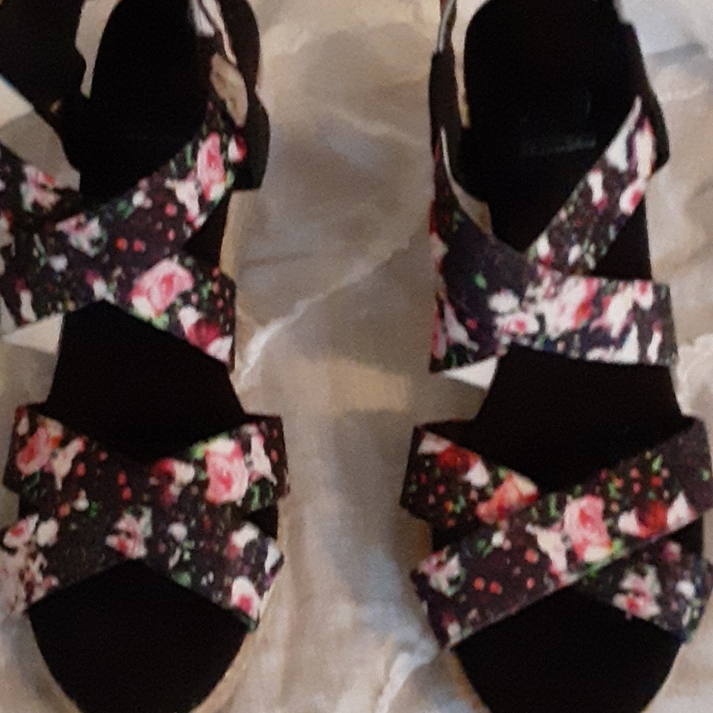 Impo stretch sandles